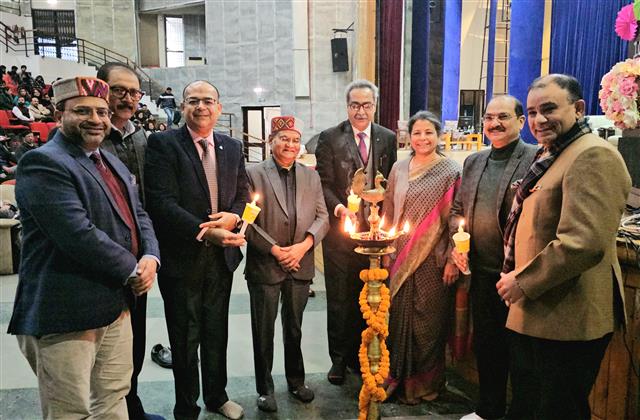 Read more about the article हम अपने आपको और अपने बच्चों को एक अच्छे लाइस्टाइल के बारे में बताएं : डॉ विवेक बिंदल